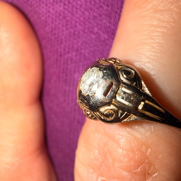 Art Deco from the 1920-30s
Antique 18kt white gold Women's Ring 7 1/2 has video - Picture 9 of 17